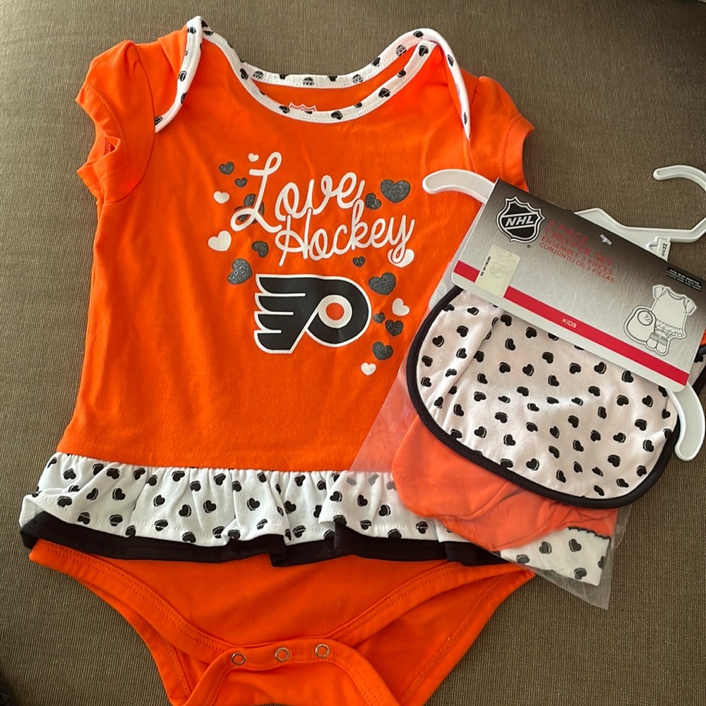 Baby Girl Flyers Gear- size 24M